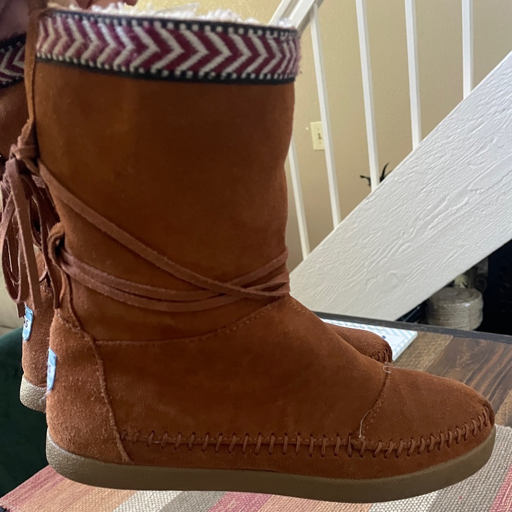 Tom’s boots